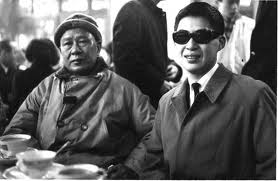 1963年白先勇赴美留學,與父親合影於台北松山機場