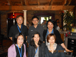 與台灣作家合影 (自右至左) 前排: 郝譽翔,蔡素芬,賴香吟, 後排: 莫非, 伊格言,張系國