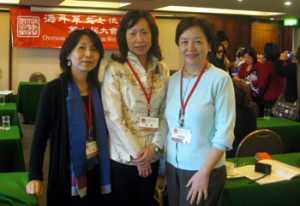 (自左至右) 2010 年張讓與章緣,本文作者合影於台北