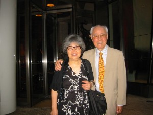 2008年2月，夏志清老師，夏夫人王洞於紐約Brasserie餐館。(宋偉杰提供) 