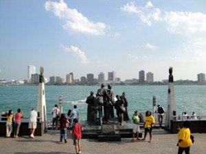 底特律與溫莎市隔河相望