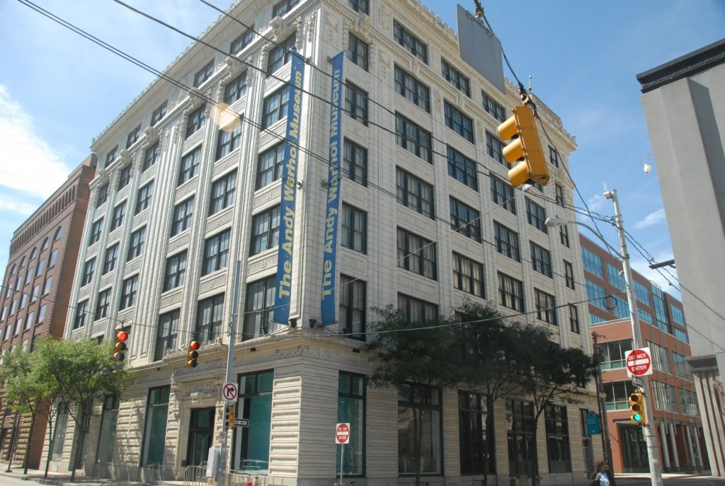  舊倉庫建築改造成的安迪‧沃荷博物館外觀