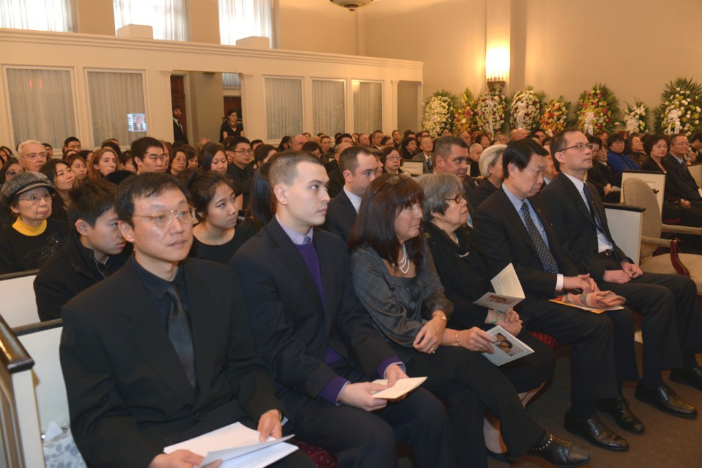 追思會現場 (左一)夏志清養子夏焦明