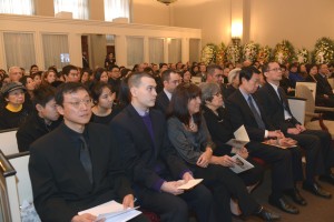 追思會現場 (左一)夏志清養子夏焦明　(攝影: 世界日報許振輝)