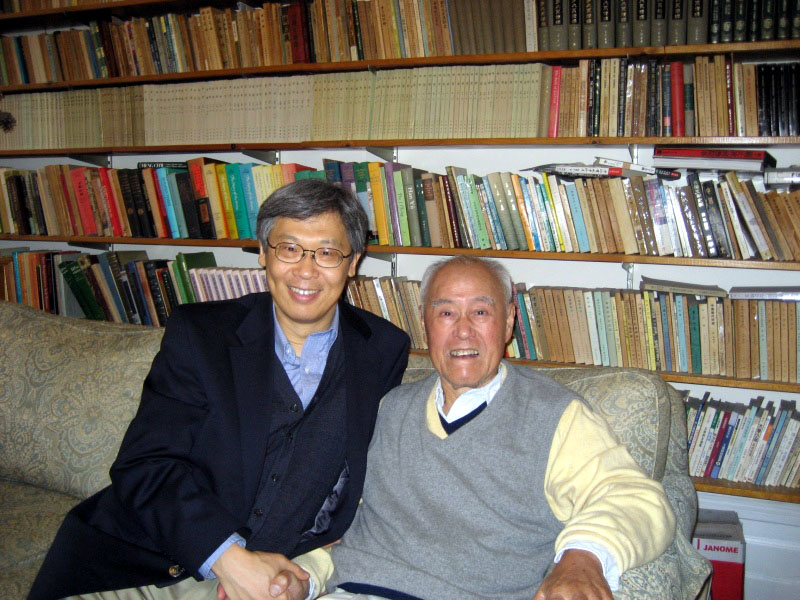 2009年與王德威合影於夏府(夏夫人提供)