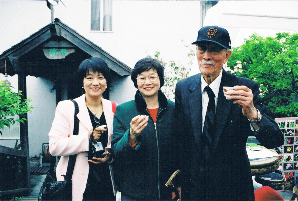 喻麗清（中）與紀弦（右）和潘郁琦