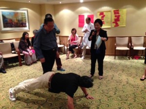 趙會長伏地挺身