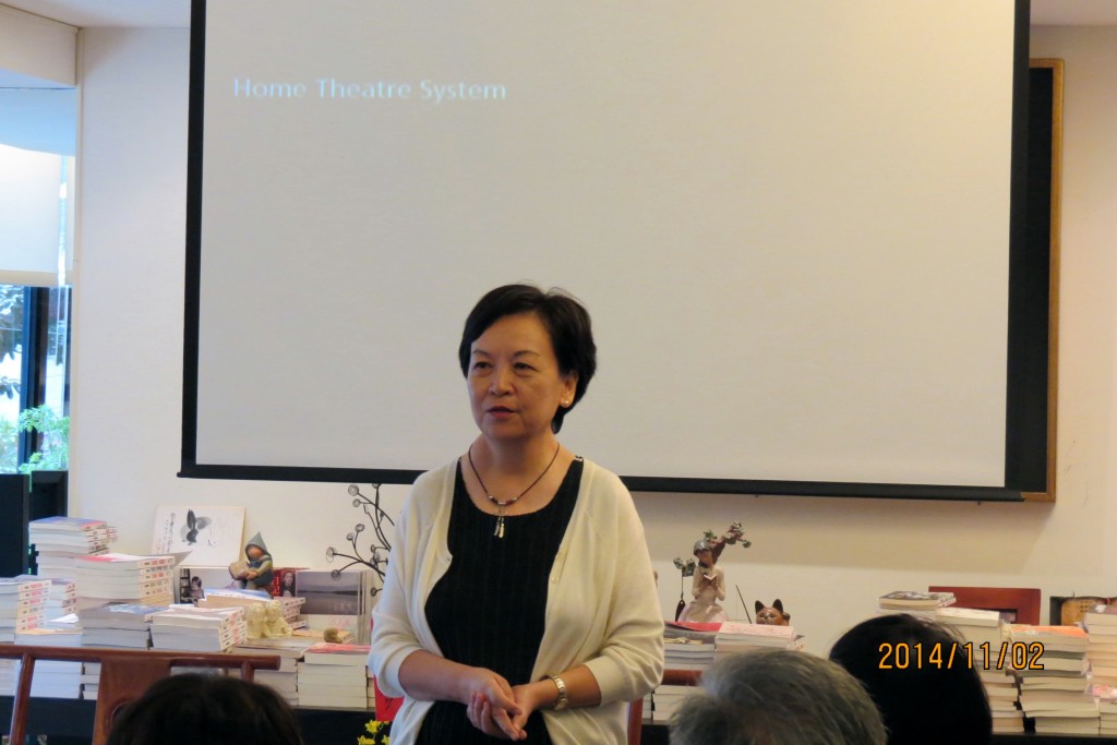 姚嘉為在爾雅書房發表新書