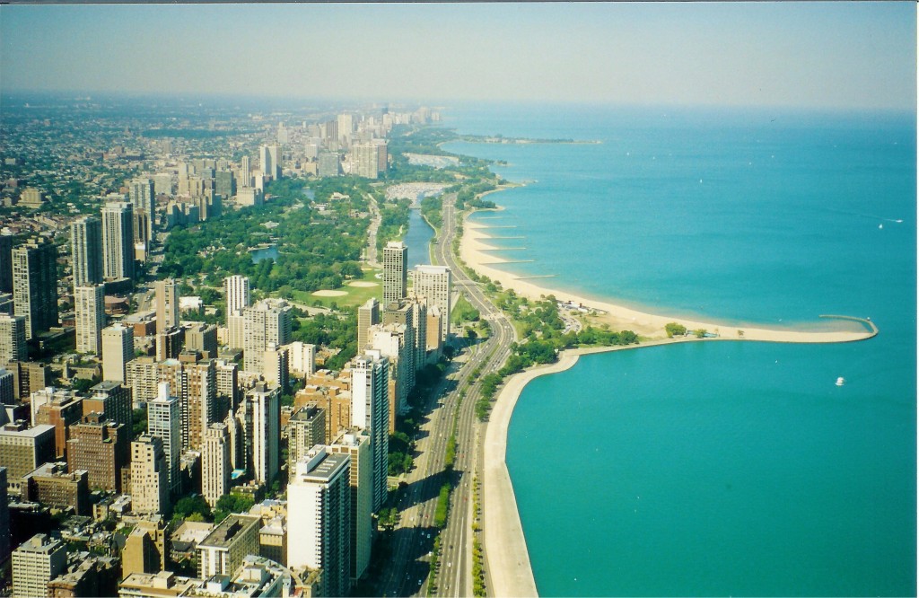 從约翰․亨克(John Hancock)大厦第95層樓下望芝加哥市區