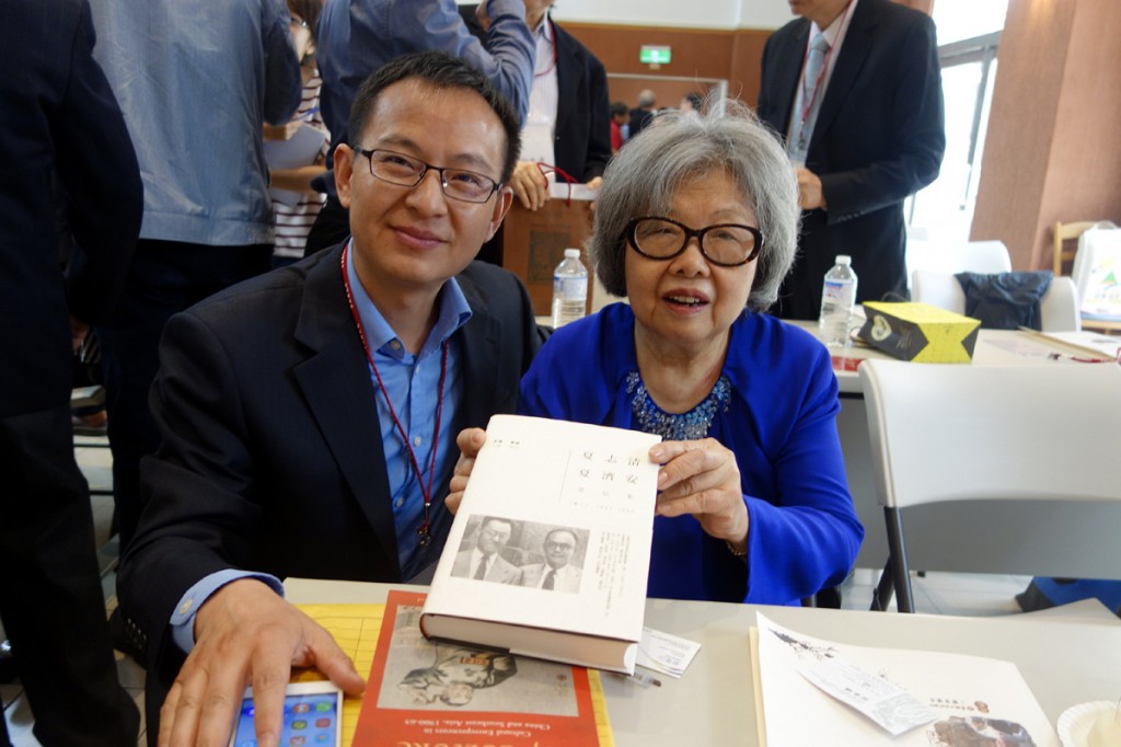  夏志清夏濟安書信集由王洞主編(右),季進編注(左)