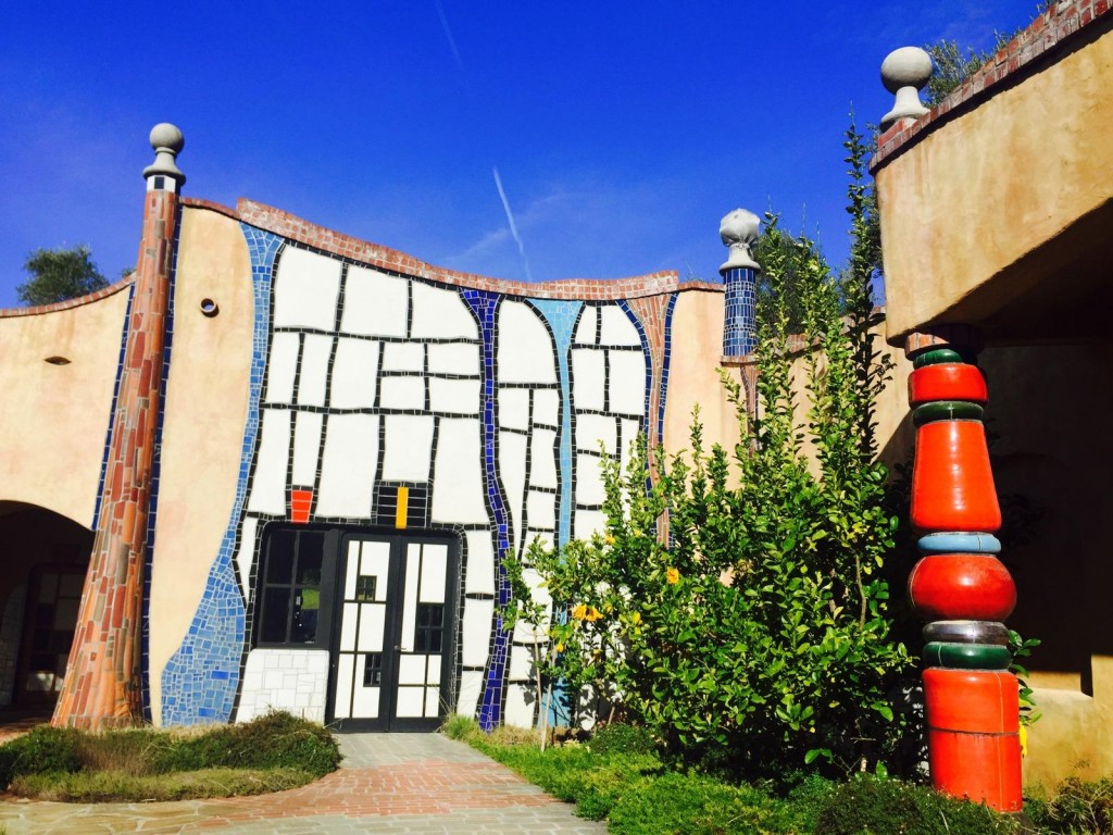 Quixote的建築極為特別，看不到一個直角